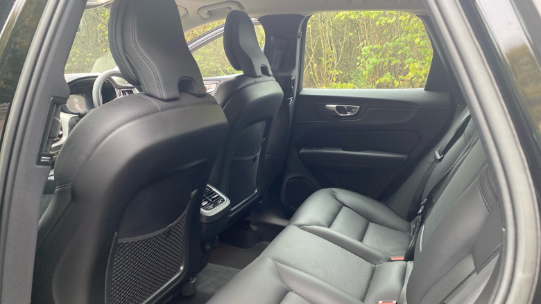 Volvo XC60 2.0 B5P Plus Dark 5dr AWD Geartronic Petrol Estate